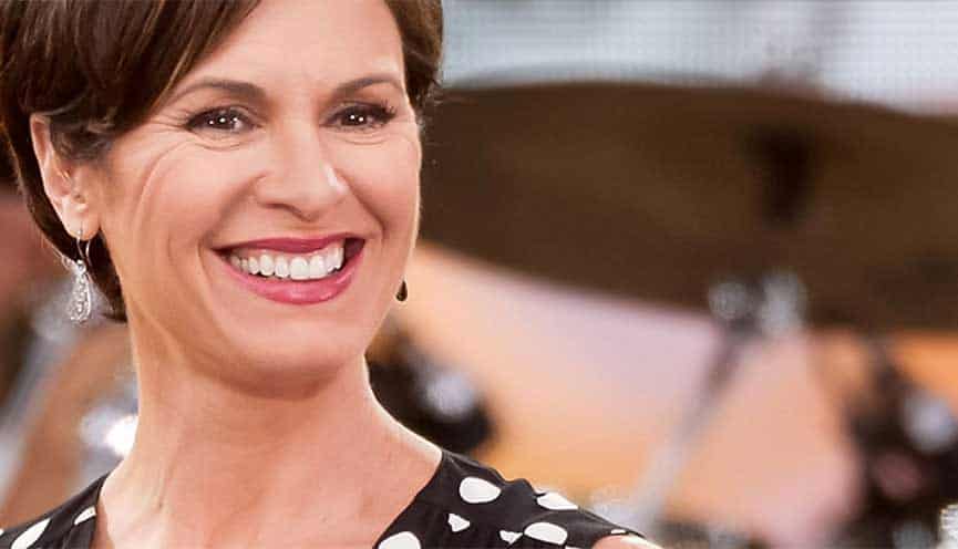 Elizabeth Vargas seeks treatment for alcoholism and starts her journey to recovery.